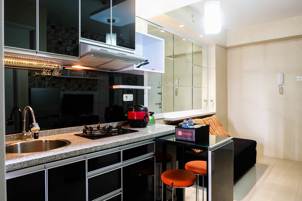 Room | Private kitchen | Fridge, stovetop, cookware/dishes/utensils
