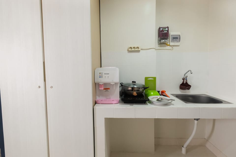 Room | Private kitchen | Fridge, stovetop, cookware/dishes/utensils