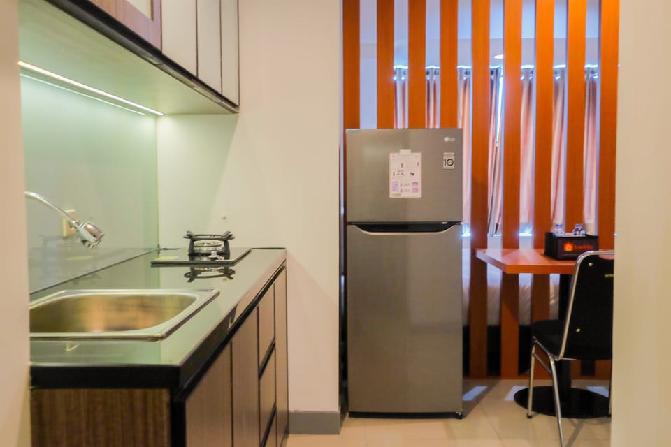 Room | Private kitchen | Fridge, stovetop, cookware/dishes/utensils