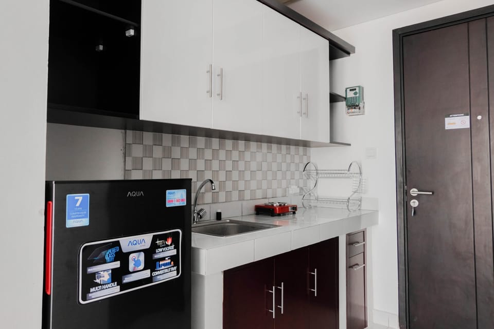Room | Private kitchen | Fridge, stovetop, electric kettle, cookware/dishes/utensils