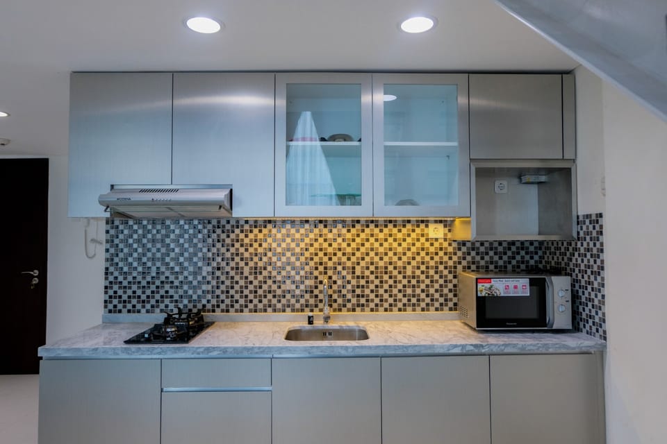 Room | Private kitchen | Fridge, stovetop, cookware/dishes/utensils