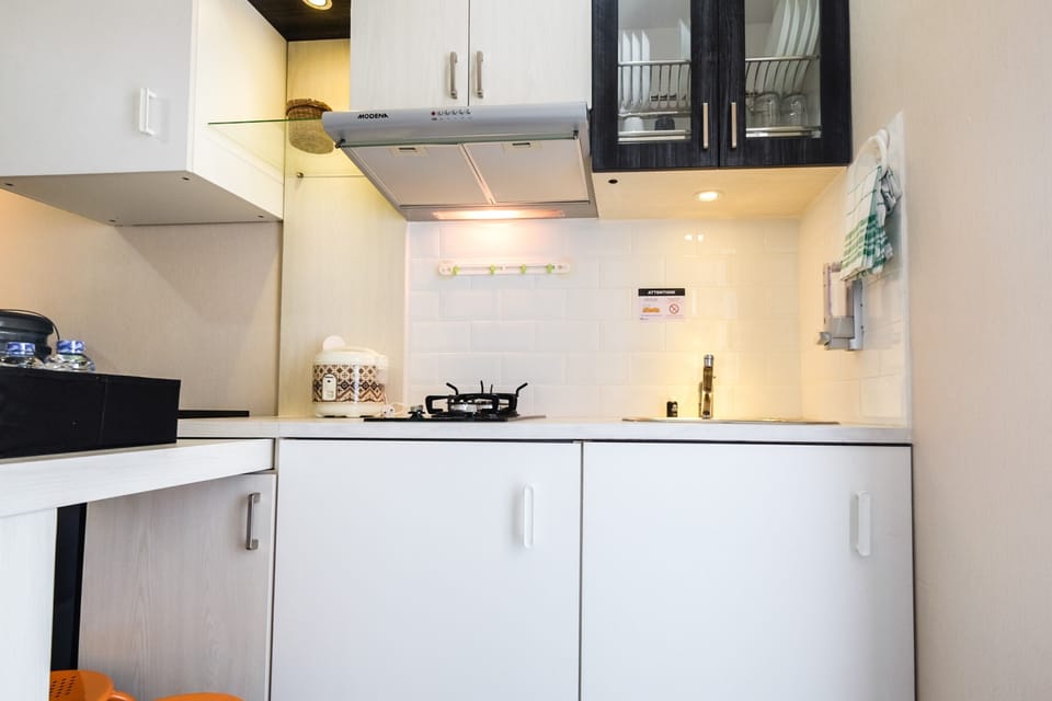 Room | Private kitchen | Fridge, stovetop, cookware/dishes/utensils