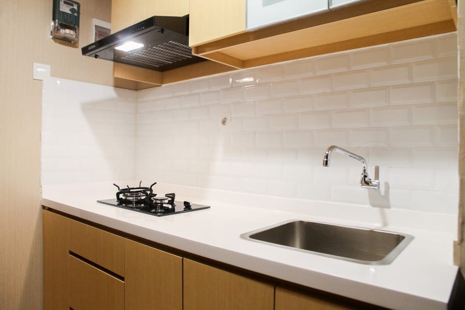 Room | Private kitchenette | Fridge, stovetop, cookware/dishes/utensils