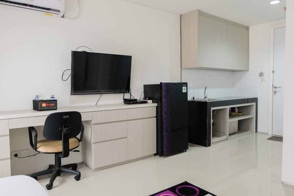 Room | Private kitchen | Fridge, stovetop, electric kettle, cookware/dishes/utensils