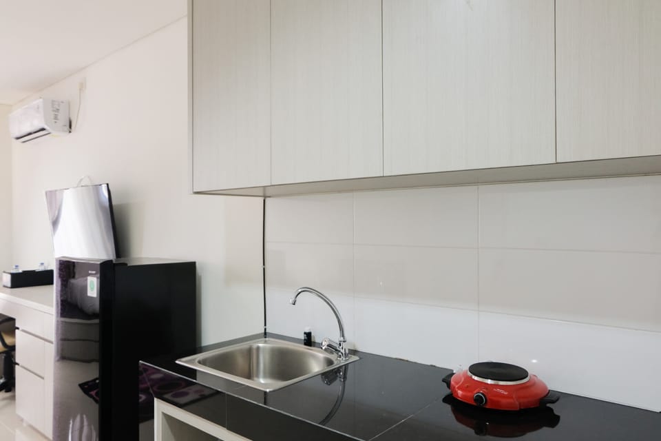 Room | Private kitchen | Fridge, stovetop, electric kettle, cookware/dishes/utensils