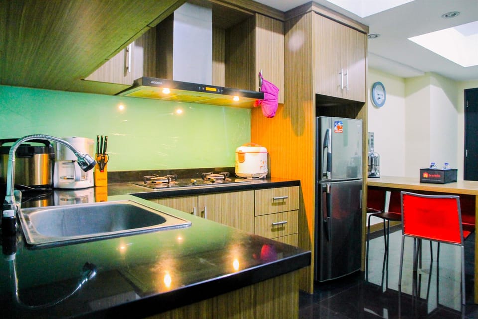 Room | Private kitchen | Fridge, microwave, stovetop, electric kettle