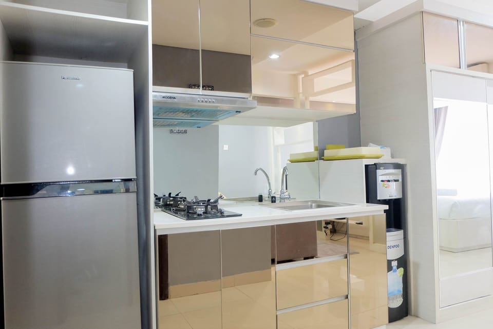 Room | Private kitchenette | Fridge, stovetop, cookware/dishes/utensils