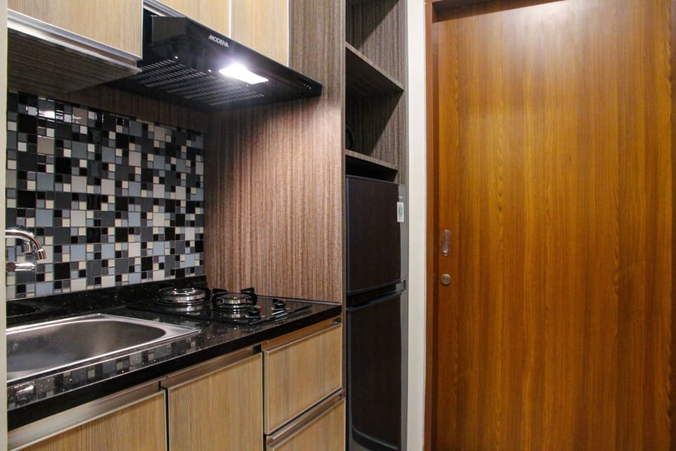 Room | Private kitchen | Fridge, stovetop, electric kettle, cookware/dishes/utensils