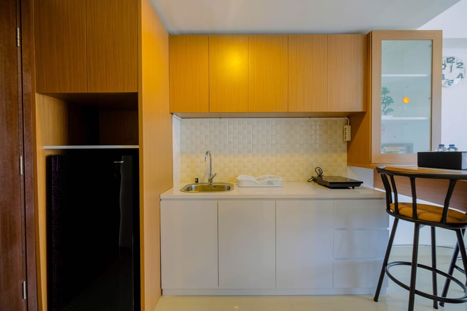 Room | Private kitchen | Fridge, stovetop, cookware/dishes/utensils