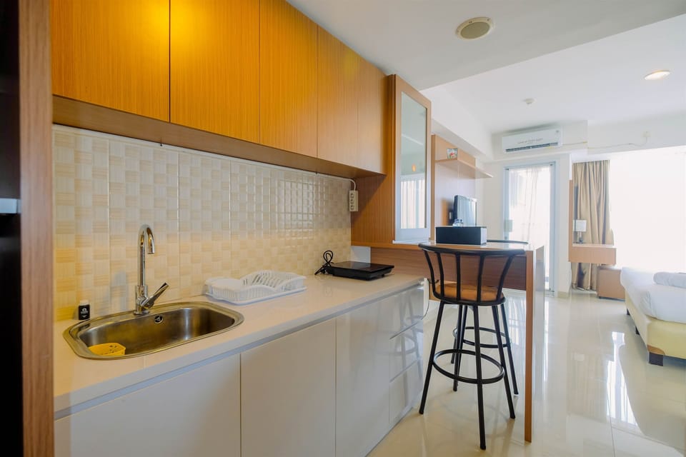 Room | Private kitchen | Fridge, stovetop, cookware/dishes/utensils