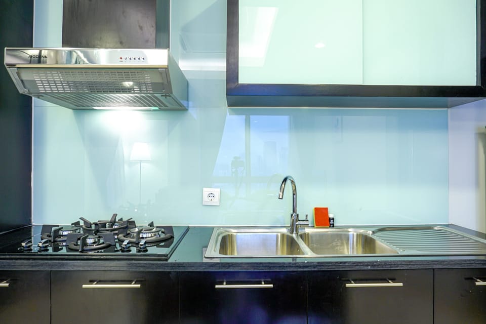 Room | Private kitchen | Fridge, stovetop, cookware/dishes/utensils