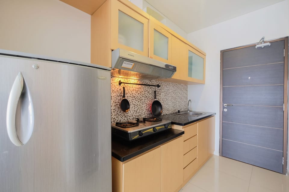 Room | Private kitchen | Fridge, stovetop, cookware/dishes/utensils