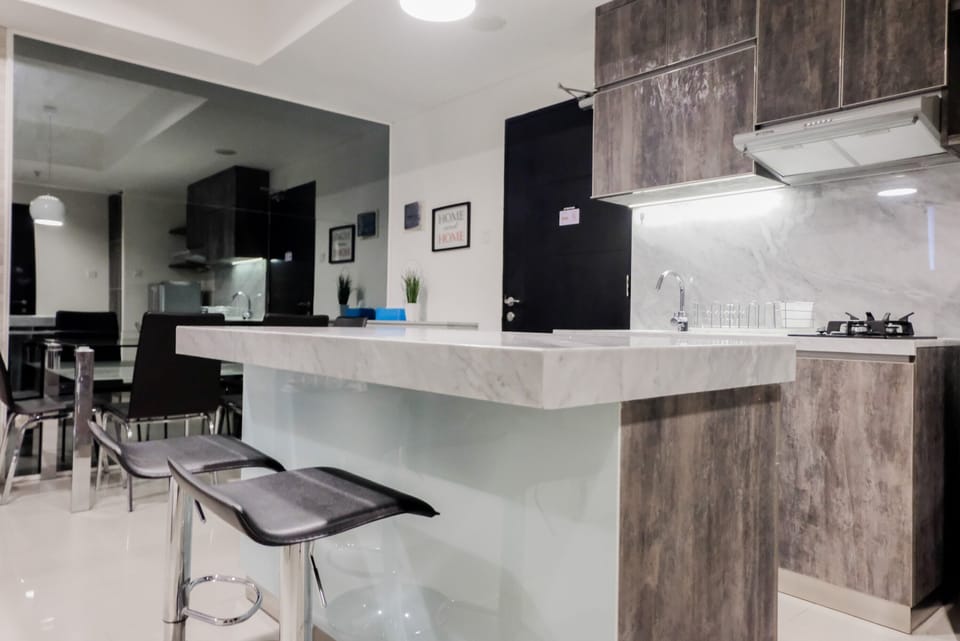 Room | Private kitchen | Fridge, stovetop, cookware/dishes/utensils