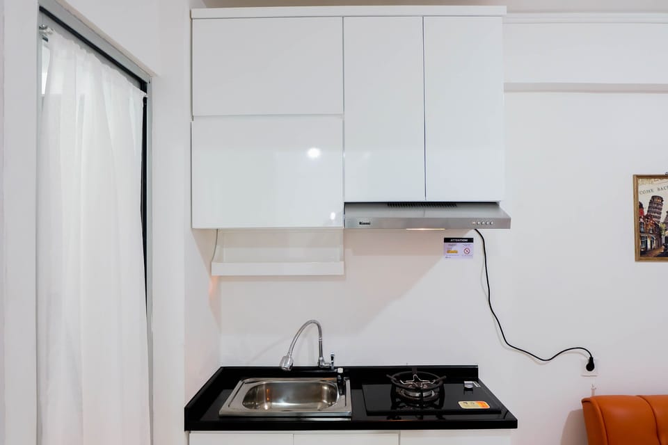 Room | Private kitchen | Fridge, stovetop, cookware/dishes/utensils