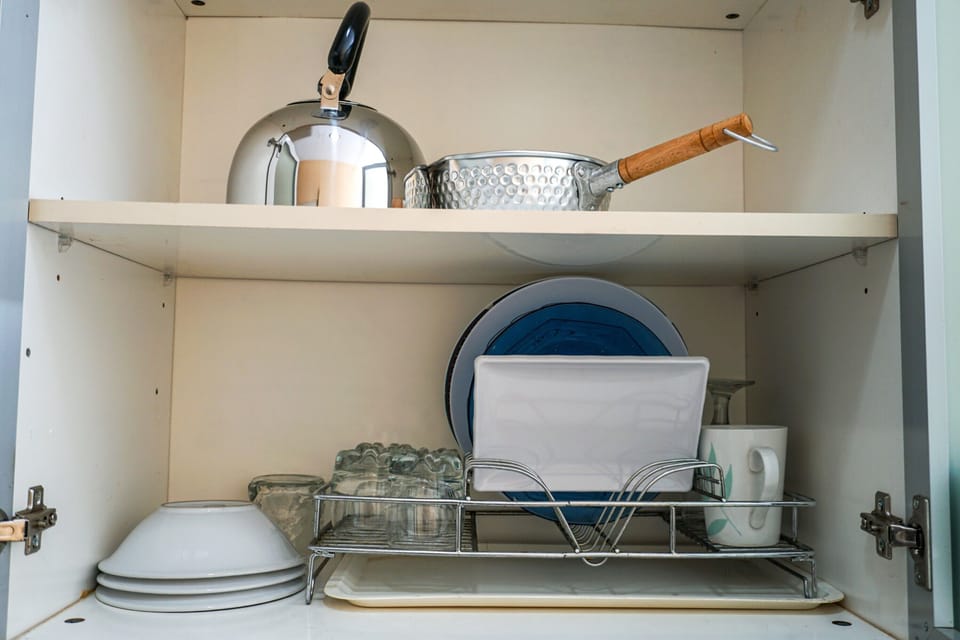 Room | Private kitchenette | Fridge, stovetop, cookware/dishes/utensils