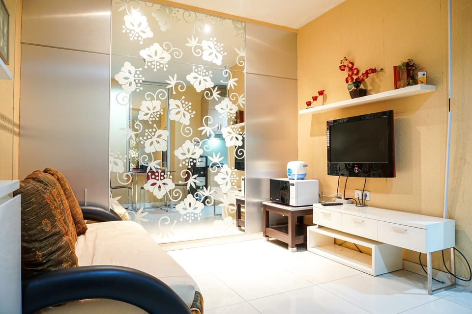 Room | Living area | TV