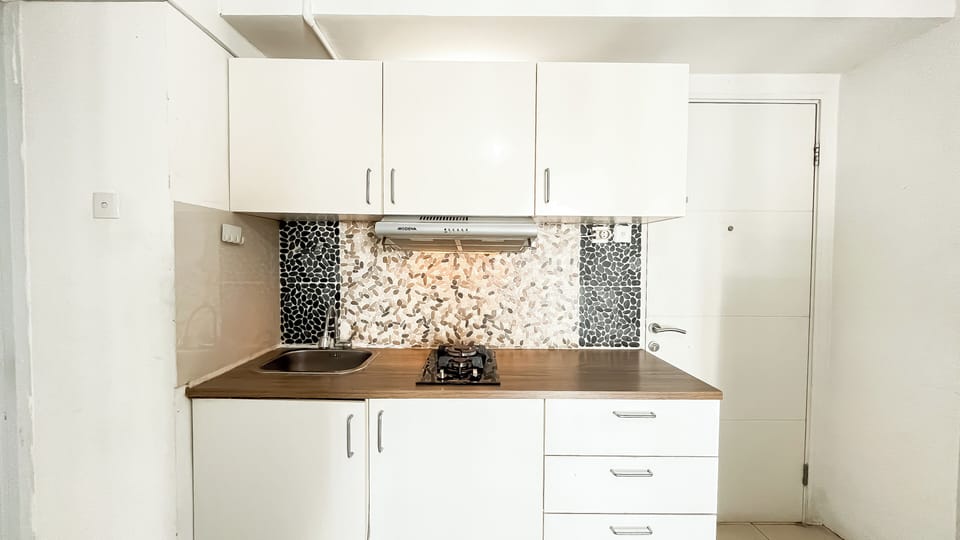 Room | Private kitchen | Fridge, stovetop, cookware/dishes/utensils