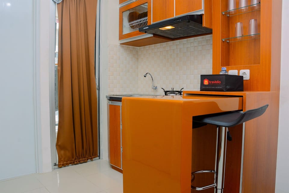 Room | Private kitchenette | Fridge, stovetop, dishwasher, cookware/dishes/utensils