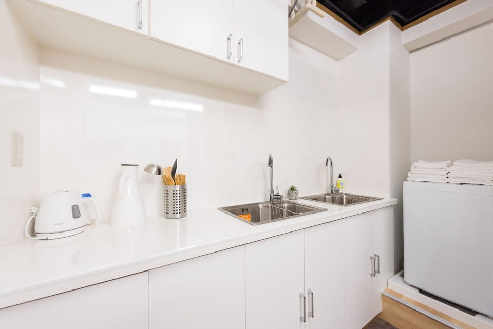 Apartment | Private kitchenette | Fridge, microwave, electric kettle, cookware/dishes/utensils