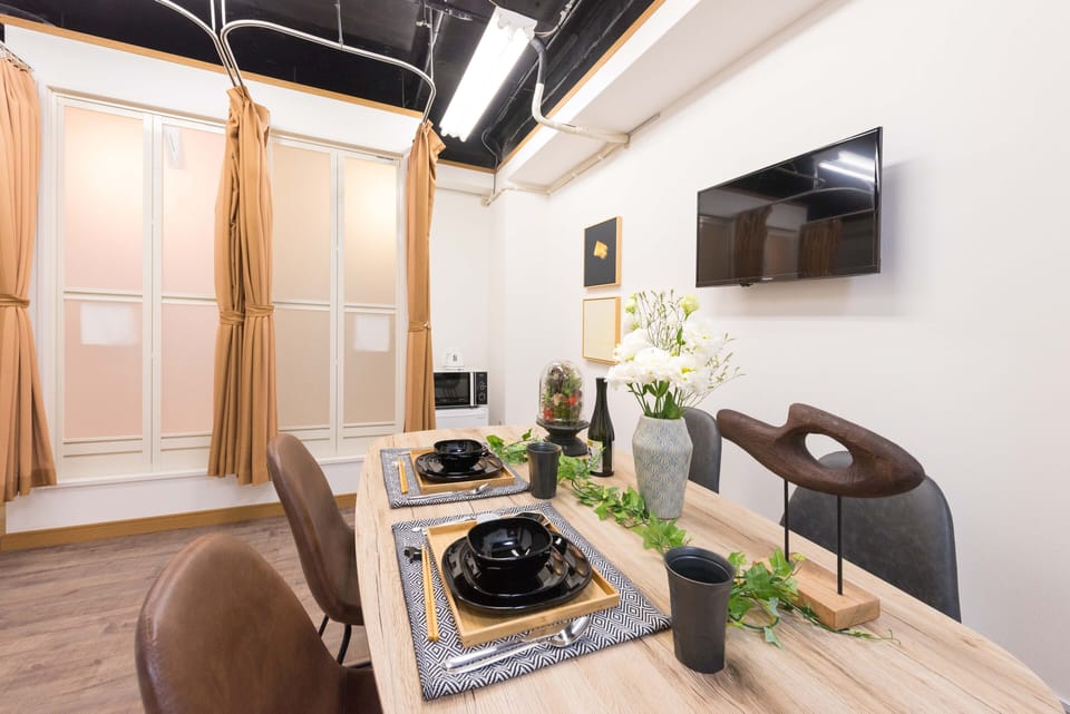 Apartment | Living room | Flat-screen TV