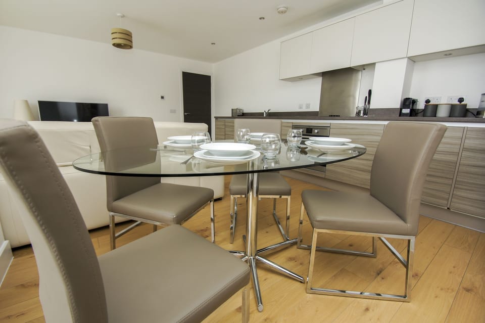 Cottage | Private kitchen | Oven, stovetop, dishwasher, electric kettle
