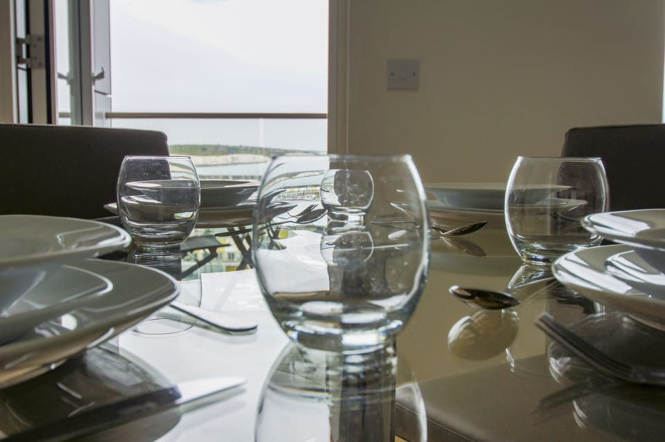 Cottage | Private kitchen | Oven, stovetop, dishwasher, electric kettle