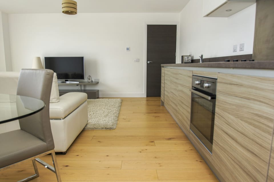 Cottage | Private kitchen | Oven, stovetop, dishwasher, electric kettle