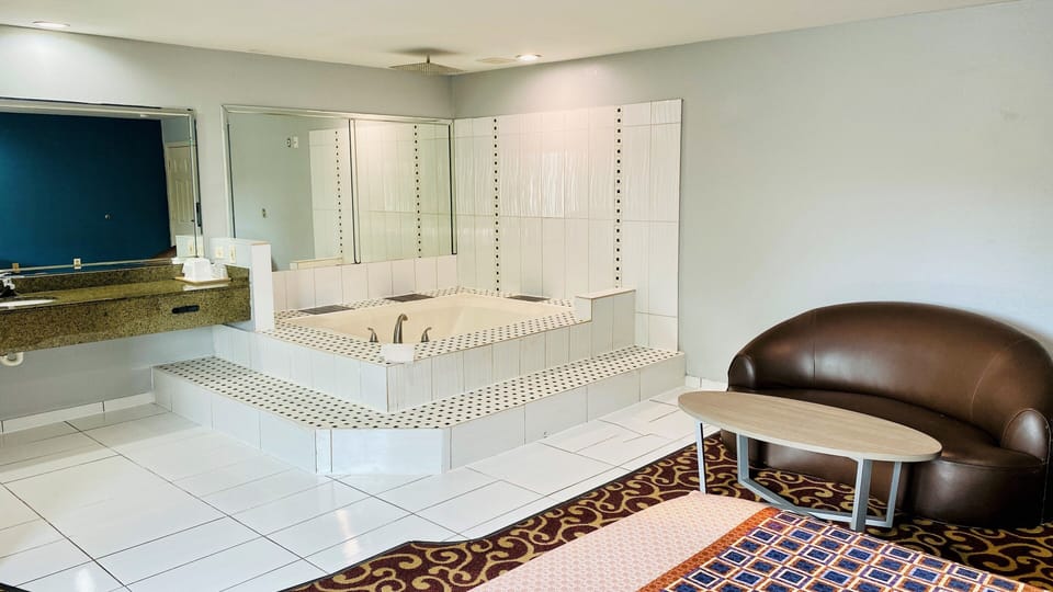 Room, 1 King Bed, Jetted Tub | Desk, free WiFi, bed sheets