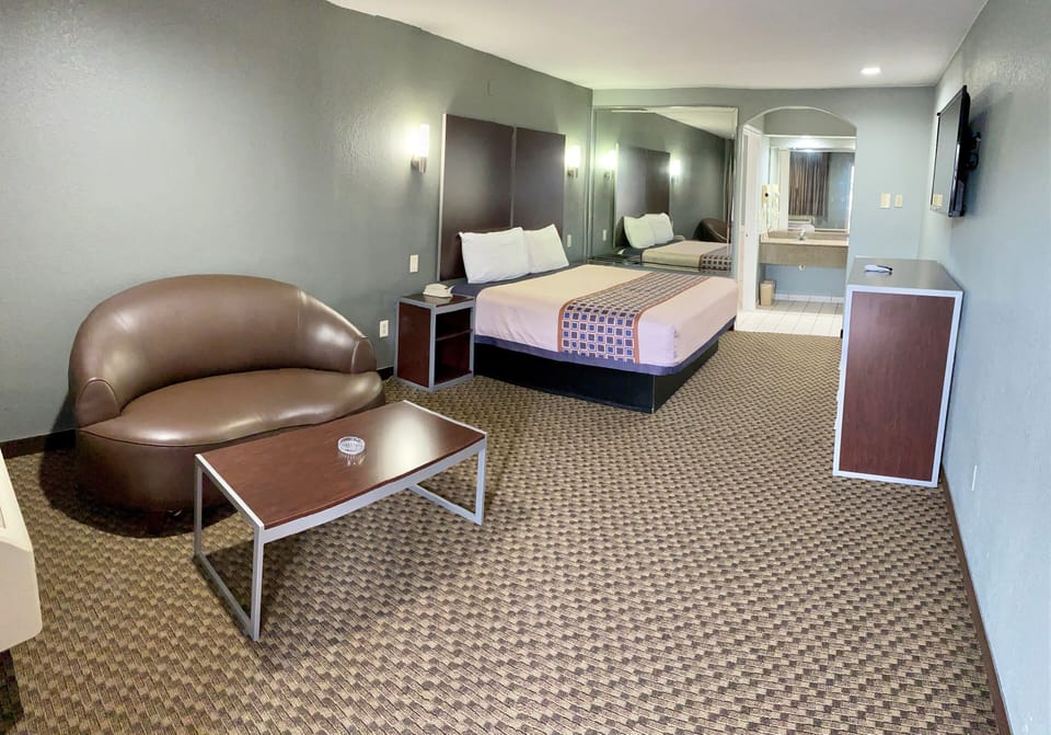 Desk, free WiFi, bed sheets