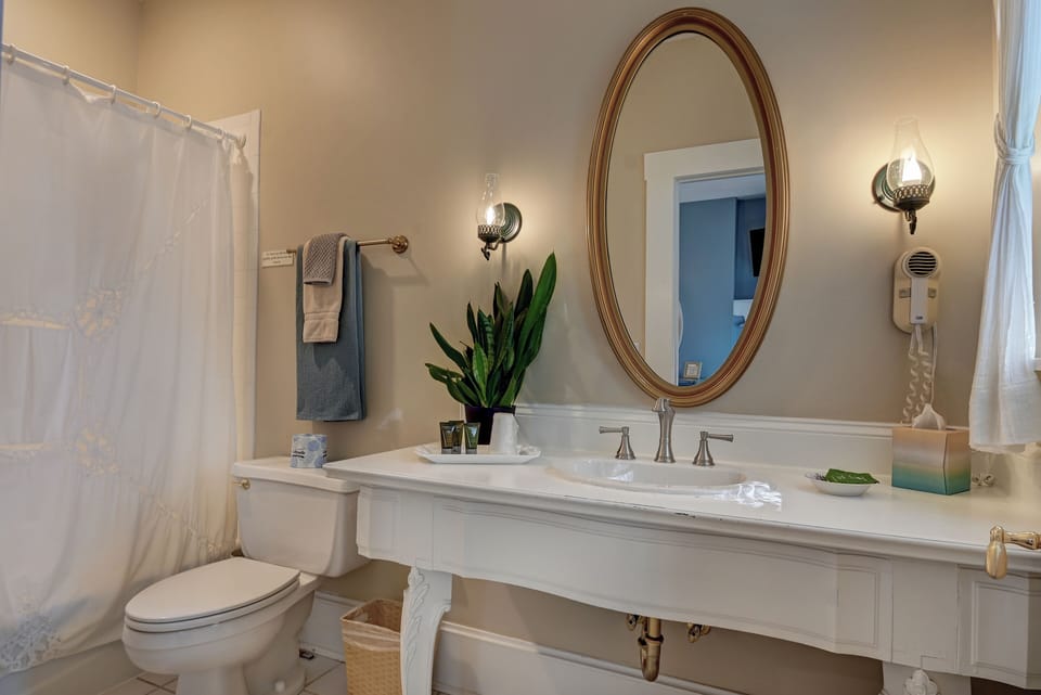 Courtney  Suite | Bathroom | Free toiletries, hair dryer, towels
