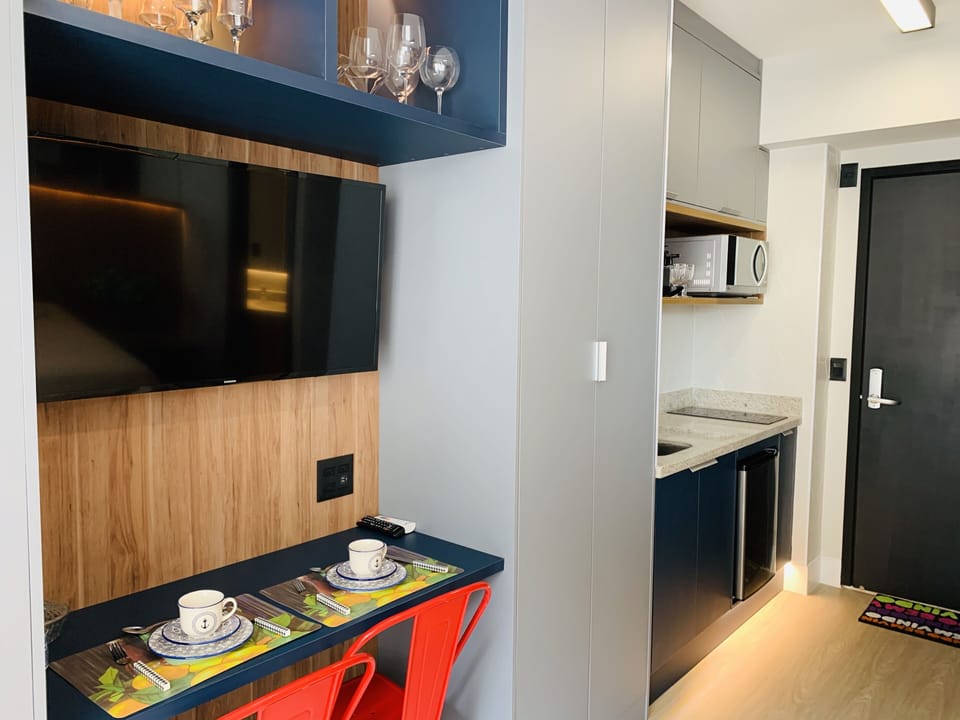 Executive Studio Suite | Dining room