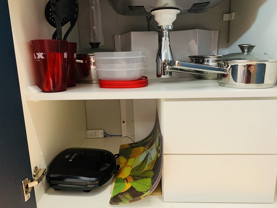Executive Studio Suite | Private kitchen | Mini-fridge, microwave, stovetop, toaster