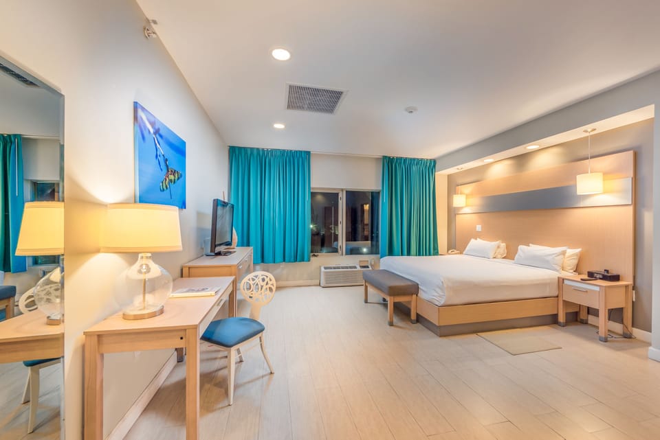 Junior Suite, Garden View | Premium bedding, in-room safe, desk, iron/ironing board