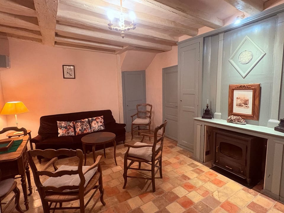 Charming 17th Century House with Modern Comforts, Large Garden, Garage, and Outdoor Activities Cottage in Centre-Val de Loire