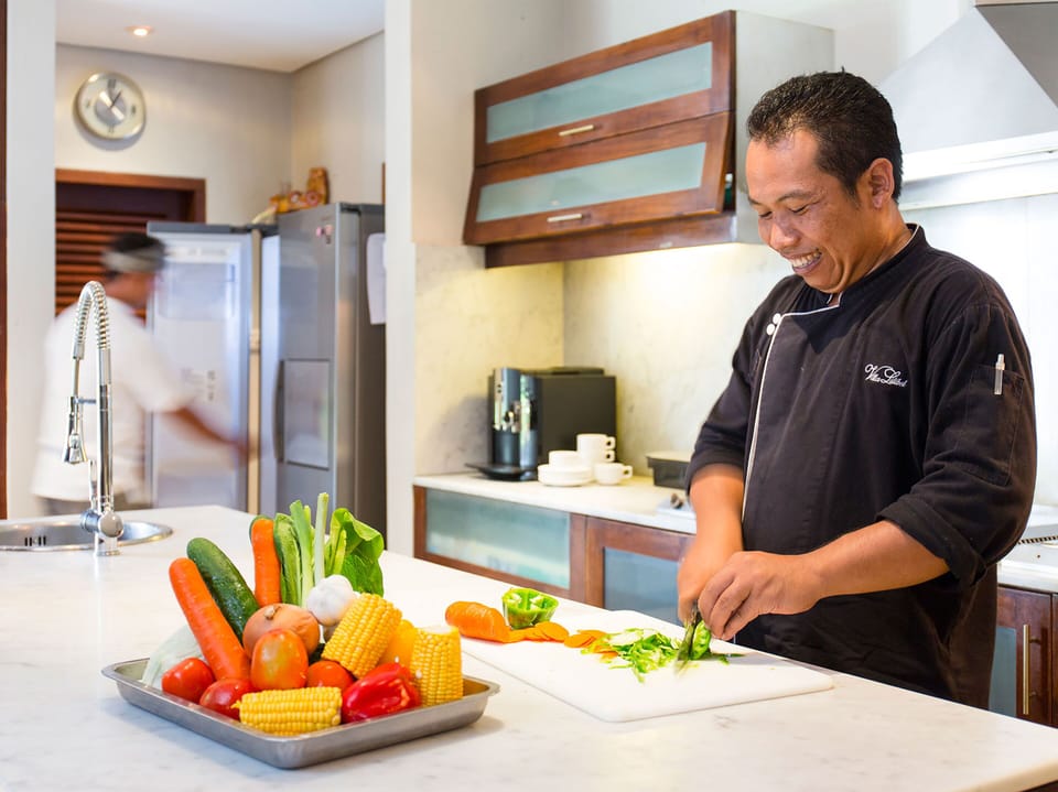 Villa, 6 Bedrooms | Private kitchen | Microwave, oven, stovetop, coffee/tea maker