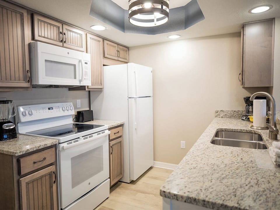 Full Kitchen.