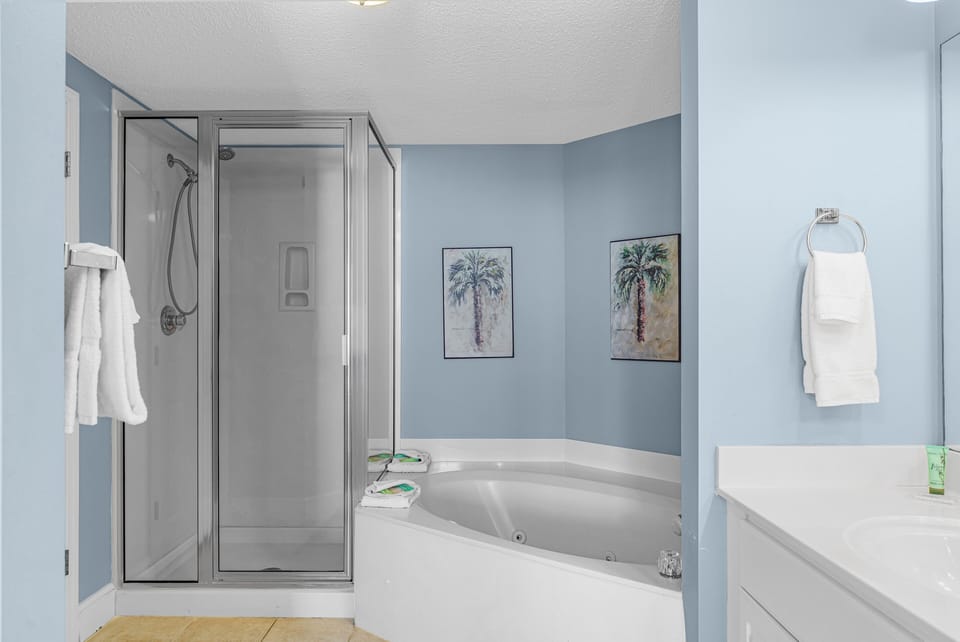 Primary Bathroom with Dual Vanity/Garden Tub/Walk-In Shower