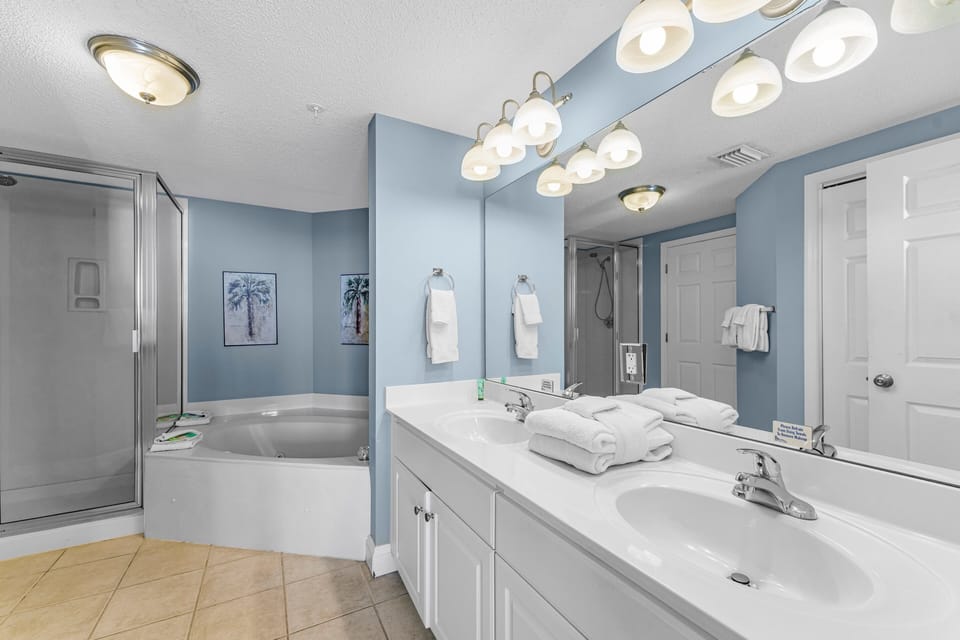 Primary Bathroom with Dual Vanity/Garden Tub/Walk-In Shower