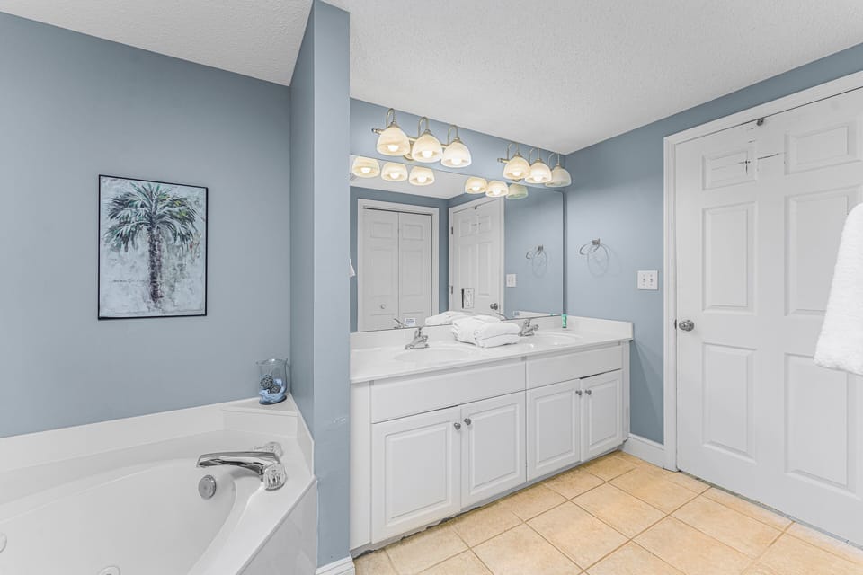 Primary Bathroom with Dual Vanity/Garden Tub/Walk-In Shower