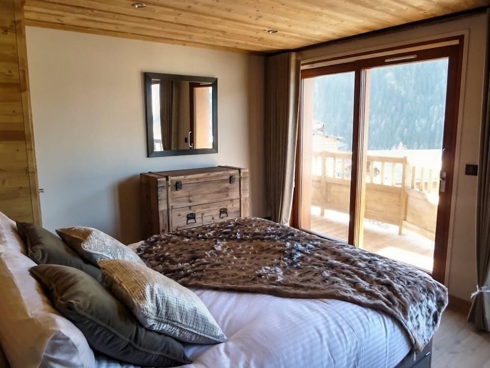Double room with en-suite shower room.