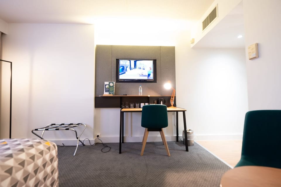 Standard Room, 1 Queen Bed, City View | Minibar, desk, blackout drapes, iron/ironing board