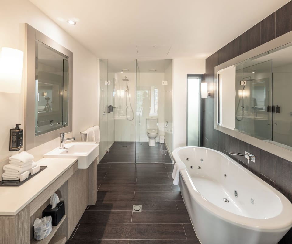 Privilege, Room, 1 King Bed, Balcony, Golf View | Bathroom | Shower, eco-friendly toiletries, hair dryer, towels
