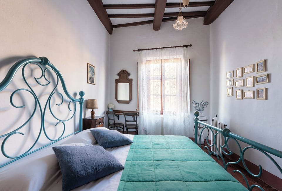 10 bedrooms, Egyptian cotton sheets, premium bedding, down comforters