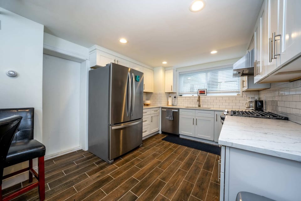 Kitchen, Garden Apt