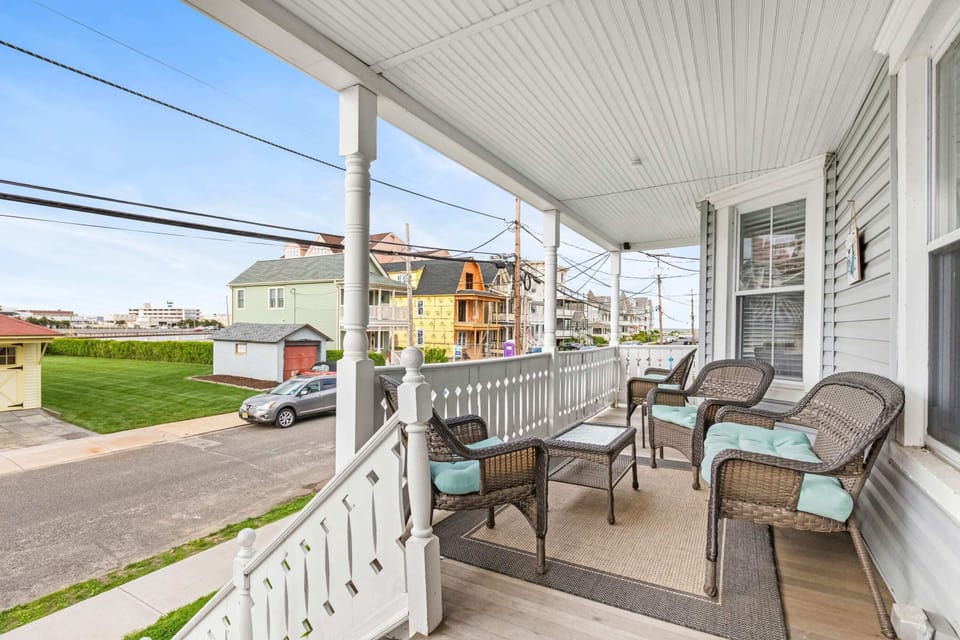 1st Floor Porch