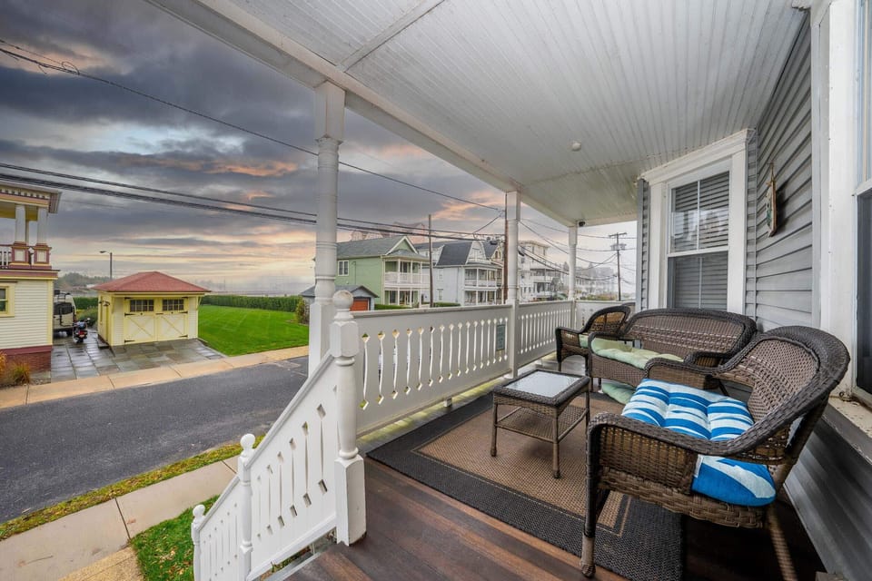 1st Floor Porch