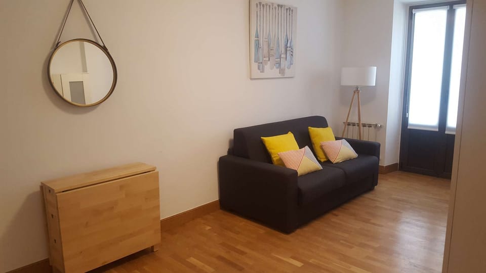 Spacious lounge with sofa, TV and balcony