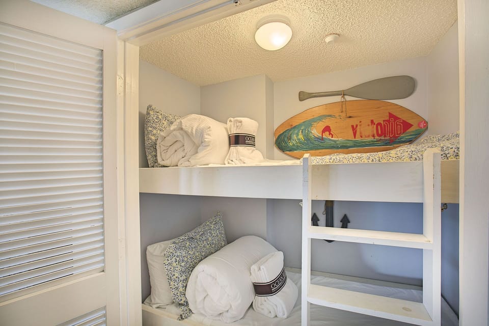 20-Mainsail-351-Bunk-Nook