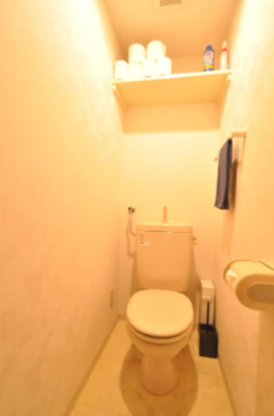 Room, Non Smoking | Bathroom | Combined shower/tub, free toiletries, hair dryer, towels