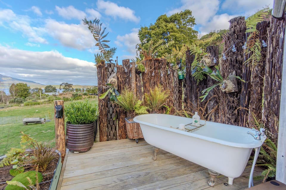 Outdoor bath with instant hotwater